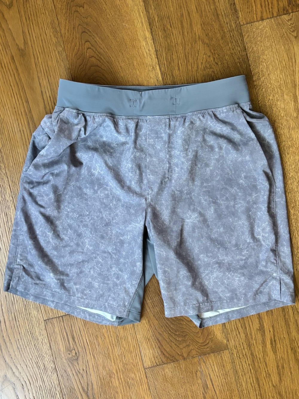 Lululemon T.H.E. Short Linerless in Gravel Dust Asphalt Grey